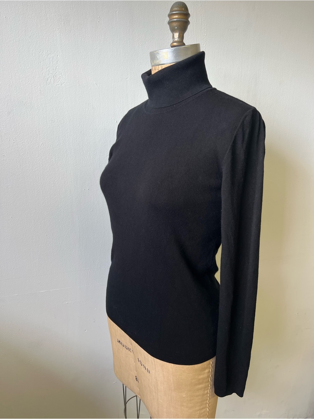 'S Max Mara Black Turtleneck Sweater - Classic Women's Knit - Picture 3 of 7